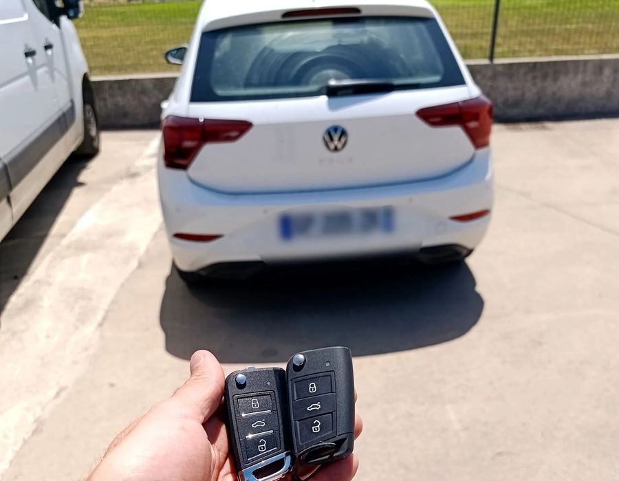 Intervention de Diag Clés 2A sur une Volkswagen Polo dans la campagne de Corse du Sud